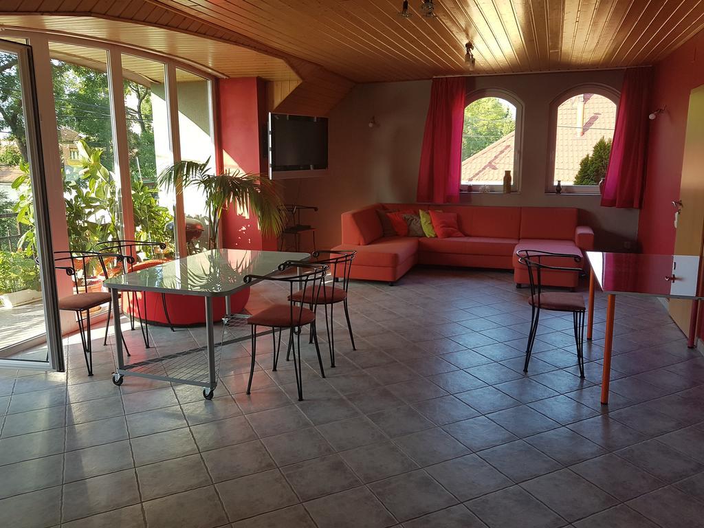 Szigeti Apartmanhaz 佩奇 外观 照片